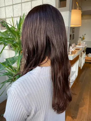 ロング カラー 塩澤 榛奈のヘアスタイル