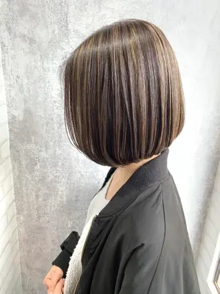 ショート カラー Zina福岡天神🪞 髪質改善🪞レイヤーのヘアスタイル