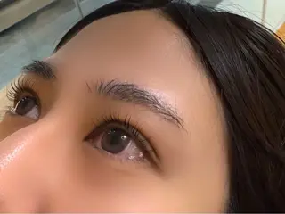 マツエク・マツパ femme 當田 莉央のヘアスタイル