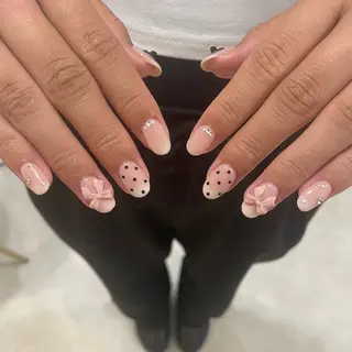 ネイル 𝑟𝑖𝑠𝑎 🕯‎🤍のネイルデザイン