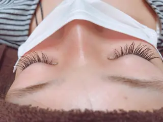 マツエク・マツパ 磧本 祐里恵のヘアスタイル