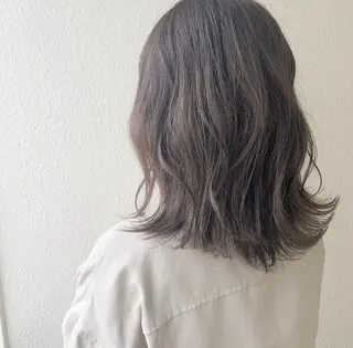 ミディアム カラー iLi所属・iLi 《イリ》のヘアスタイル
