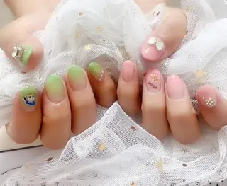 ネイル ネイルサロンエクラ 🫧Shizukaのネイルデザイン