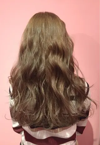 ロング カラー ILu.所属・櫻井 愛弓のヘアスタイル