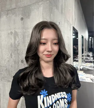 ロング カラー amy .のヘアスタイル