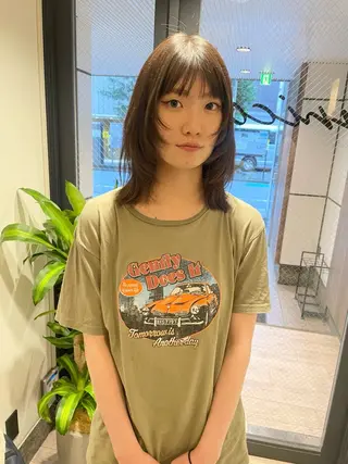 セミロング カラー 渋谷 留菜のヘアスタイル