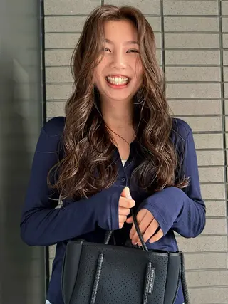 ロング BROUN®所属・江坂カットモデル nacaのヘアスタイル