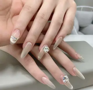 ネイル 高木 維麗絲のネイルデザイン