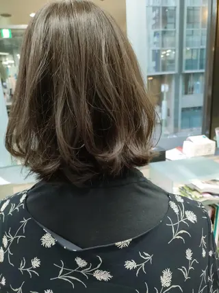 ミディアム カラー ヘアアレンジ au美容室所属・au栄矢場町 水素髪質改善Tのヘアスタイル