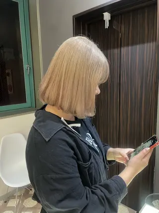 カラー ユイ☆ハイトーン ☆ブリーチデザインのヘアスタイル