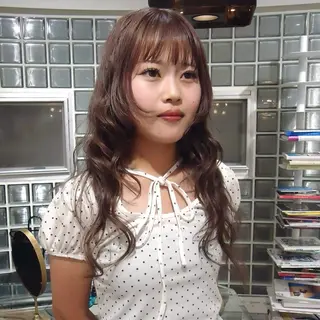 ロング カラー WATER所属・SAKI /ハイ トーンのヘアスタイル
