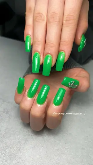 ネイル 関山 志乃のネイルデザイン