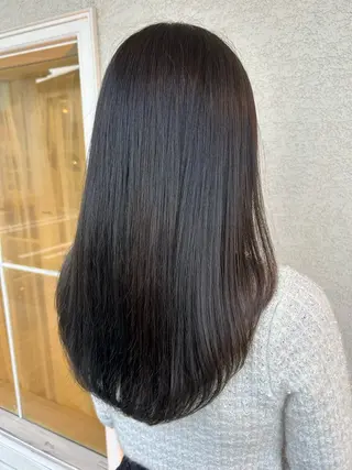 カラー YoLo.所属・村上 ななみのヘアスタイル