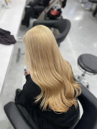 カラー ハイトーン🤍ブロン ド🤍MISAKIのヘアスタイル