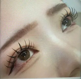 マツエク・マツパ Magique パリ 専門店🎀のネイルデザイン