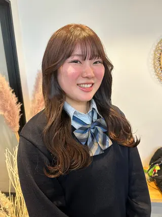 セミロング yuika .のヘアスタイル