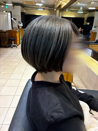 ショート カラー 奥谷 美代子のヘアスタイル