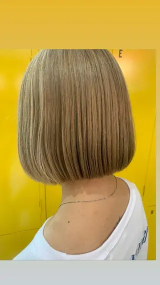 ショート 🧨ブリーチー×ボブ レイヤー💎じゅえるのヘアスタイル