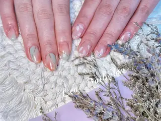 ミディアム カラー ネイル Lea NAILsalon所属・Le’a NailSalonのネイルデザイン