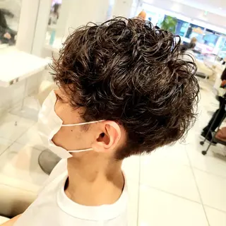 ショート パーマ メンズ JERICHO HAIR所属・ユ カの眉毛・アイブロウイメージ