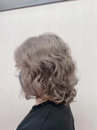 ミディアム パーマ WE RULE 札幌店 【ウィールール 札幌店】所属・✨️大人ショート 髙橋朋花のヘアスタイル