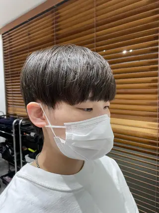 ショート 🐬脱白髪染めカラー 清水大世🐬のヘアスタイル