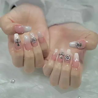 ネイル ぷりゅねる Nanamiのネイルデザイン