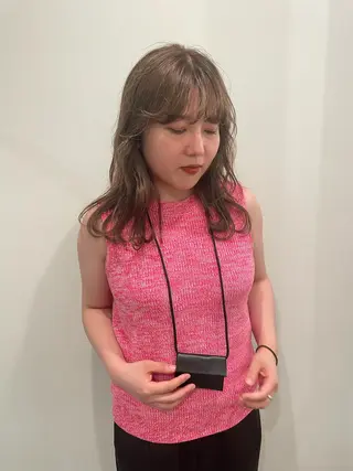 セミロング 渋谷 留菜のヘアスタイル