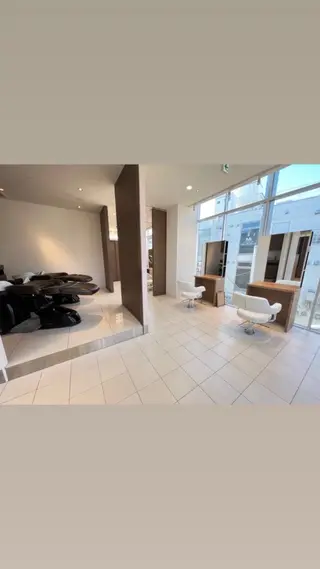 rollen所属・美魔女 美容師NAOのヘアスタイル