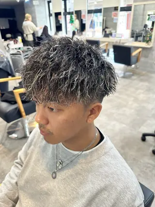 カラー パーマ メンズ Bleachi 大宮West所属・鈴木拓也 メンズカットのヘアスタイル