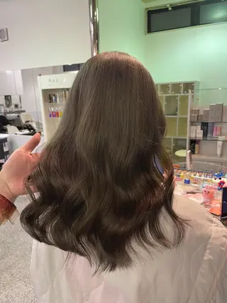 セミロング カラー ハイトーン/ブリーチ 🤍足立里湖のヘアスタイル