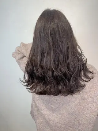 セミロング ＿WHITE鳳店 アンダーバーホワイトのヘアスタイル