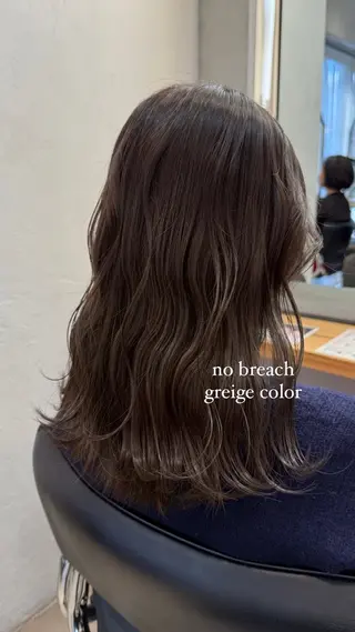 ミディアム カラー ミルクティー× グレージュMOMOのヘアスタイル