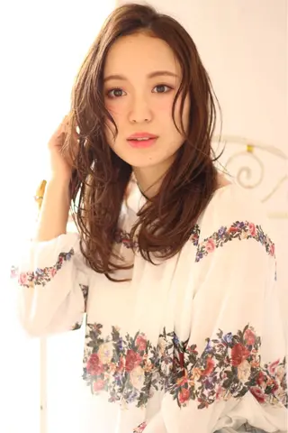 ミディアム セミロング 鎌倉 彩のヘアスタイル
