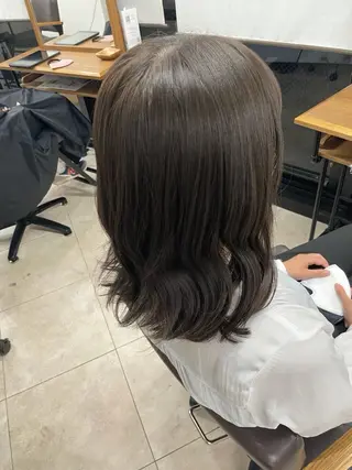 ミディアム カラー _WHITE京橋店 佐伯 碧のヘアスタイル