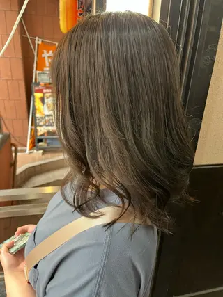 セミロング カラー Blue高槻所属・ハイライト 透明感カラー松本のヘアスタイル