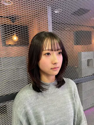 ミディアム 手塚 由佳のヘアスタイル