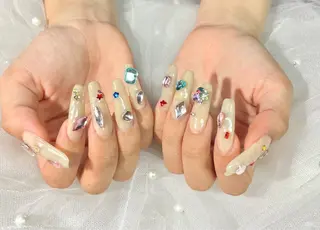 ネイル ロエ所属・Lowé いちごのネイルデザイン