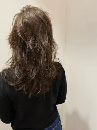 ロング カラー ヘアアレンジ アイブロウ 福壽 優奈のヘアスタイル