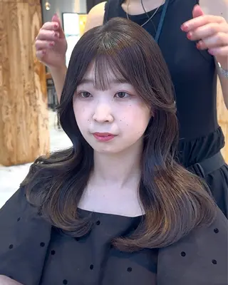 ミディアム りん/ワンホン/艶髪 ／小顔顔周りカットのヘアスタイル