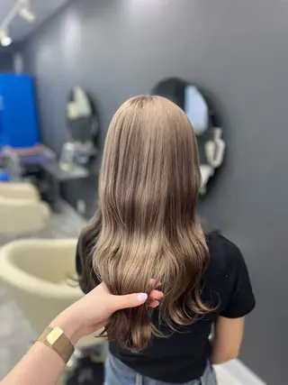 セミロング カラー white.梅田所属・White梅田  ／ COCOのヘアスタイル