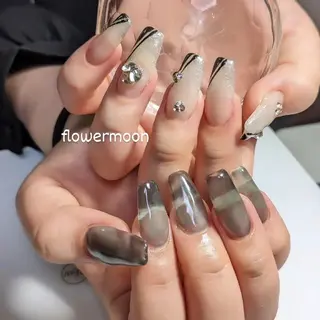 ネイル フラワー ムーンのネイルデザイン