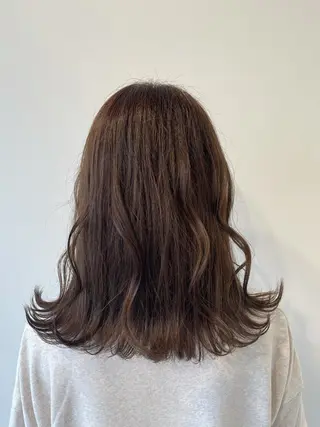 セミロング ハイトーン ／ レイヤー/吉田陸斗のヘアスタイル