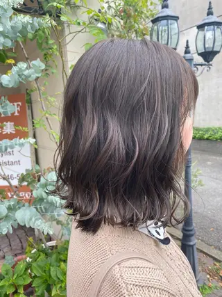 ミディアム カラー 三好 美里のヘアスタイル