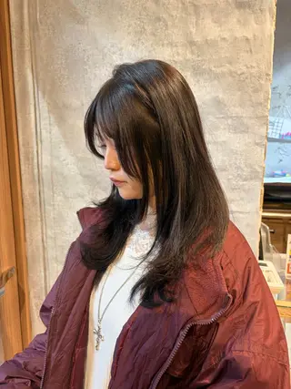 セミロング カラー レイヤー/手書きネイ ルCOCORO 🎀のネイルデザイン