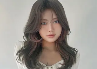 セミロング カラー ハイライト、レイヤー カット/西梅田/中西のヘアスタイル