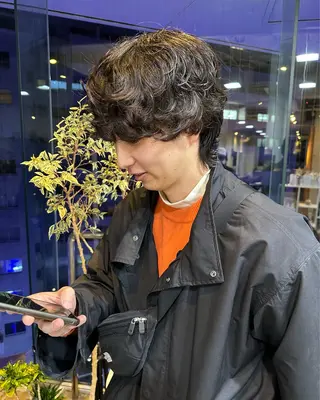 ミディアム パーマ メンズ グランジヘア 無造作ヘアHYUGAのヘアスタイル