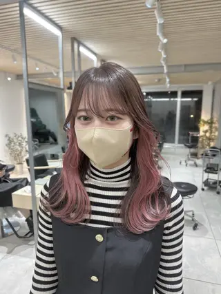 ミディアム カラー レイヤーカット 透明感カラーのヘアスタイル