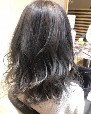 カラー 早川 真幸のヘアスタイル