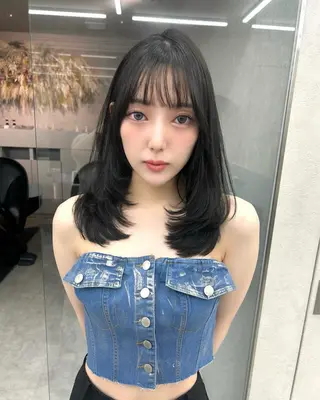 セミロング カラー Lond Le'a /ハイトーンカラーのヘアスタイル